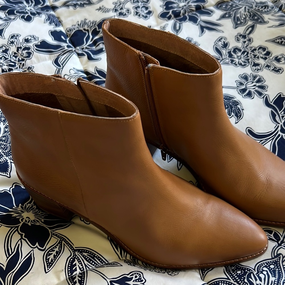 Seychelles tan boots size 8